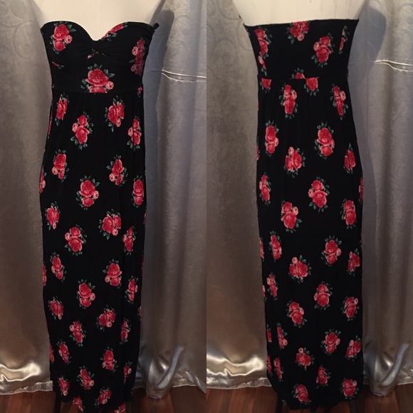 Forever 21 Dresses & Skirts - 5/$25 Forever 21 Strapless Black and Rose Dress